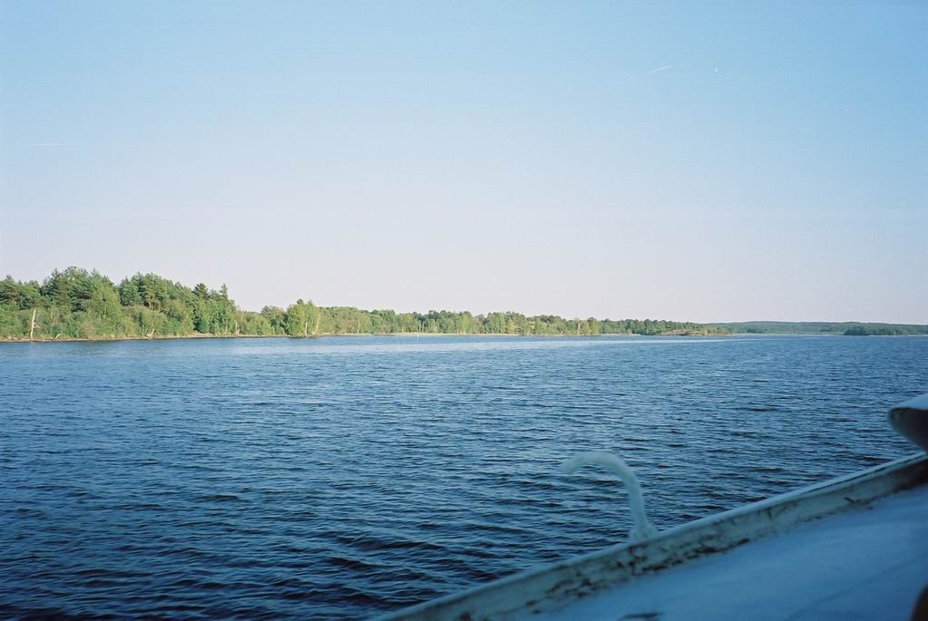 Один из островов по пути в Петрозаводск с Кижи. 