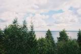 На подъезде к Медвежьегорску, из задней кабины тепловоза - Большая губа Повенецкого залива Онежского озера. 