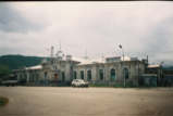 Железнодорожный вокзал на станции Слюдянка. Вид с привокзальной площади.